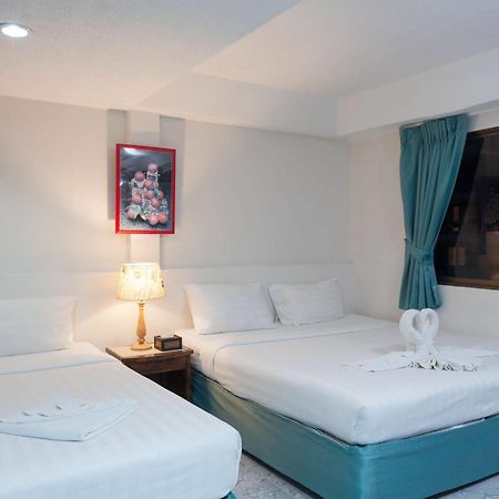 Simple Boutique Seabreeze Hotel Patong Exterior photo