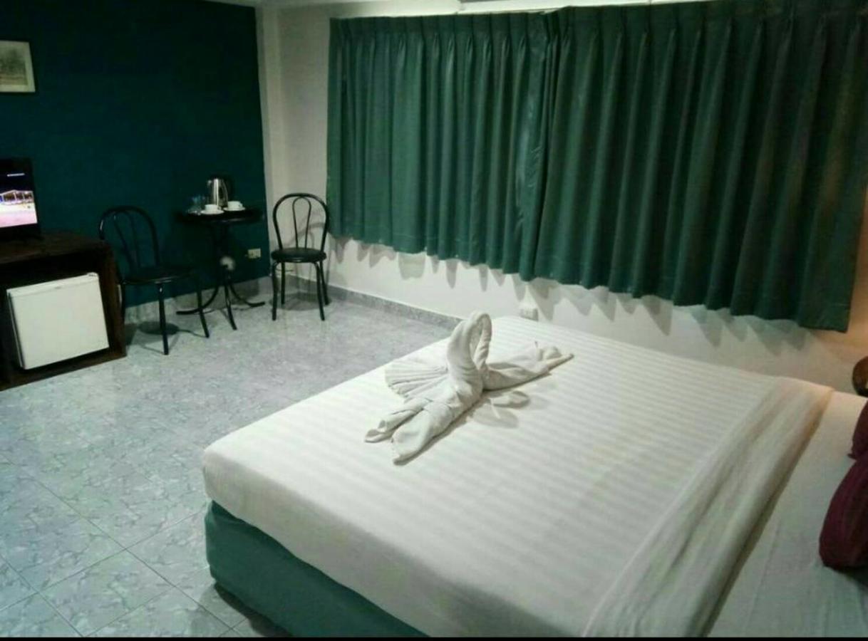 Simple Boutique Seabreeze Hotel Patong Exterior photo
